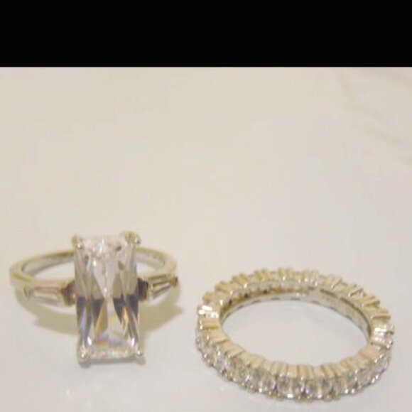 Radiance by Absolute Emerald Simulated Diamond Ring Size 8 - Picture 2 of 6